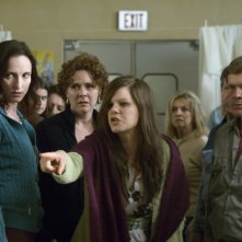 Marcia Gay Harden e William Sadler in una scena di 'The Mist'