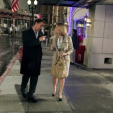 Noah Wyle e Sherry Stringfield in una scena dell'episodio And in the End... di E.R. - Medici in prima linea