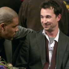 Noah Wyle ed Eriq La Salle in una scena dell'episodio And in the End... di E.R. - Medici in prima linea