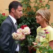 Pietro Sermonti ed Alessia Marcuzzi in una scena del film TV Un amore di strega