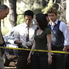 Simon Baker e Robin Tunney in una scena dell'episodio Red Brick and Ivy di The Mentalist