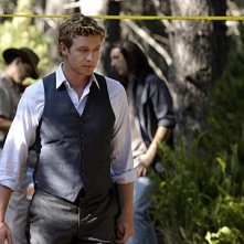 Simon Baker in un momento dell'episodio Red Brick and Ivy di The Mentalist