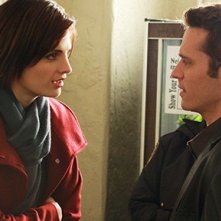 Stana Katic e Seamus Dever in una scena dell'episodio Nanny McDead di Castle