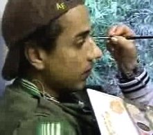 Sul set di En los tacones de Eva: Jorge Enrique Abello durante una seduta di make up.