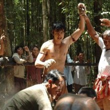 Thawatchai Phanpakdee in una scena d'azione di di Muay Thai Chaiya