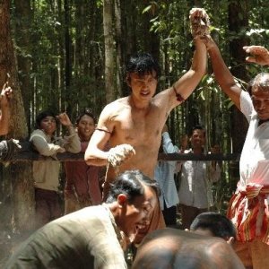 Thawatchai Phanpakdee in una scena d'azione di di Muay Thai Chaiya