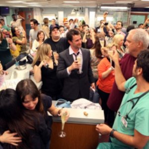 Un brindisi nell'episodio And in the End... di E.R. - Medici in prima linea