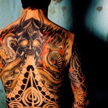 Jason Behr interpreta Jake Sawyer per il fim 'The Tattooist' (di schiena)