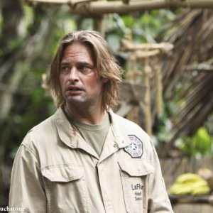 Josh Holloway in una scena dell'episodio The Incident, finale della stagione 5 di Lost