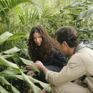 Matthew Fox ed Evangeline Lilly in una scena dell'episodio Follow the Leader di Lost