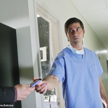 Matthew Fox nell'episodio The Incident, finale della stagione 5 di Lost