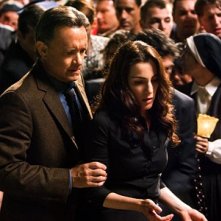Robert Langdon (Tom Hanks) e Vittoria Vetra (Ayelet Zurer), protagonisti di Angeli e Demoni