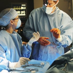 Un momento dell'episodio The Incident, finale della stagione 5 di Lost