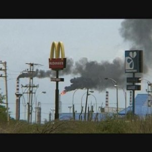 Una inquietante immagine del documentario La minaccia (2008)