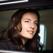 Vittoria Vetra (Ayelet Zurer) in macchina in una scena di Angeli e Demoni