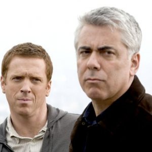 Adam Arkin e Damian Lewis nell'episodio 'Mirror Ball' della serie Life.