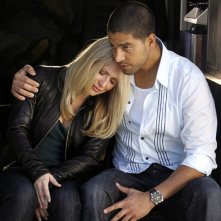 Adam Rodriguez e Emily Procter in una scena di CSI: Miami