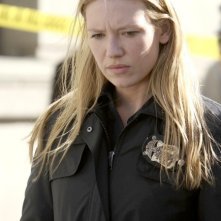 Anna Torv in una scena dell'episodio The Road Not Taken di Fringe