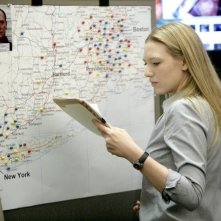 Anna Torv nell'episodio There's More Than One of Everything di Fringe