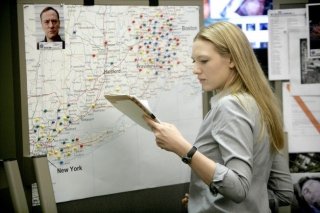 Anna Torv nell'episodio There's More Than One of Everything di Fringe