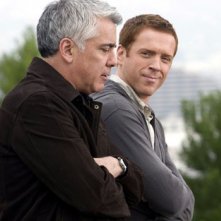 Damian Lewis e Adam Arkin in una scena dell'episodio 'Mirror Ball' della serie Life.