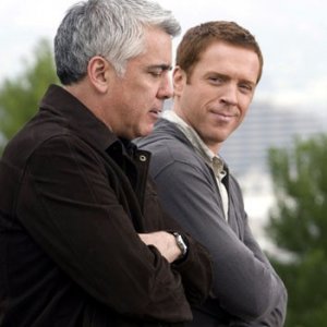 Damian Lewis e Adam Arkin in una scena dell'episodio 'Mirror Ball' della serie Life.