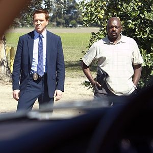 Damian Lewis e Shashawnee Hall nella seconda stagione di Life, episodio: One