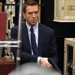 Damian Lewis in una scena dell'episodio '5 Quarts' della serie tv Life