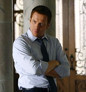 Damian Lewis in una sequenza dell'episodio 'Trapdoor' della serie tv Life