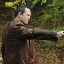 Dean Winters in una scena drammatica nell'episodio 'The Man Who Sold The World' della serie tv Life on Mars