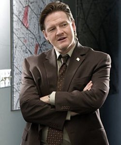 Donal Logue in una scena dell'episodio ' I Heart Mom ' della serie tv Life