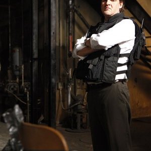 Donal Logue in una scena dell'episodio ' One ' della seconda stagione della serie tv Life