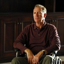 Geoffrey Pierson, nel ruolo di Charlie Crews Senior, in una sequenza dell'episodio 'Trapdoor' della serie tv Life