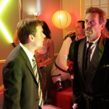 Hugh Laurie e Robert Sean Leonard  in una scena di A House Divided di Dr. House: Medical Division