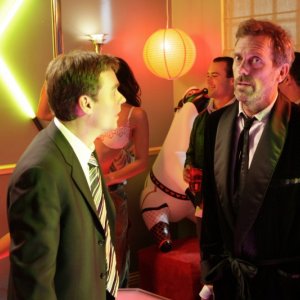 Hugh Laurie e Robert Sean Leonard  in una scena di A House Divided di Dr. House: Medical Division