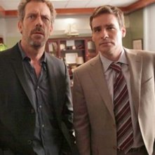 Hugh Laurie e Robert Sean Leonard  in una scena tratta da A House Divided di Dr. House: Medical Division