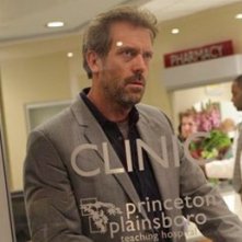 Hugh Laurie in una scena tratta da A House Divided di Dr. House: Medical Division