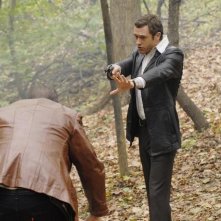 Jason O Mara E Dean Winters Di Spalle Nell Episodio The Man Who Sold The World Della Serie Tv Life On Mars 114912