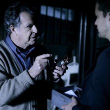 John Noble e Joshua Jackson nell'episodio There's More Than One of Everything di Fringe
