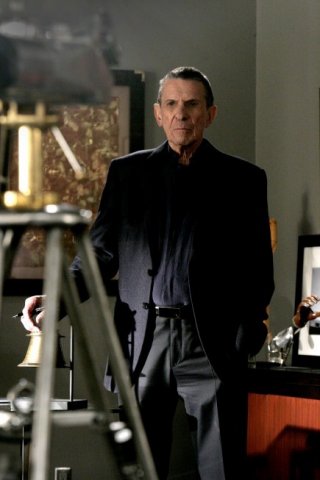 Leonard Nimoy guest star dell'episodio There's More Than One of Everything di Fringe