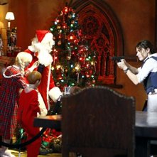 Sarah Shahi in una scena d'azione dell'episodio 'Canyon Flowers' della serie tv Life