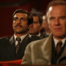 Simone Montedoro (a sinistra) è Ottavio nella fiction Enrico Mattei - L'uomo che guardava al futuro