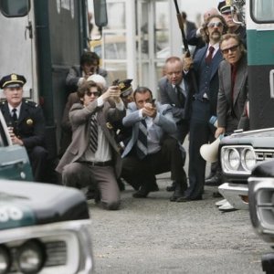 Una scena d'azione dell'episodio 'Tuesday's Dead' della serie tv Life on Mars