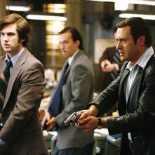 Jason O'Mara e Jonathan Murphy in una scena dell'episodio ' Home is Where You Hang Your Holster ' della serie tv Life on Mars