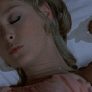 Jenny Hanley in una scena de Il marchio di Dracula