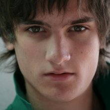 un intenso primo piano di Thomas Cibelli