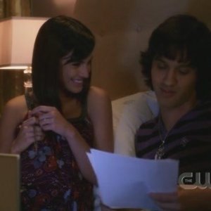 Jessica Lowndes e Michael Steger nell'episodio The Dionysian Debacle di 90210