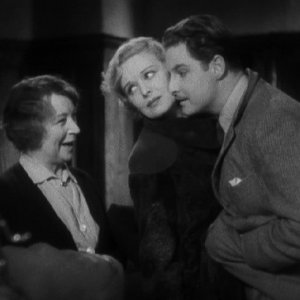 Robert Donat con Madeleine Carroll in una sequenza de Il club dei trentanove