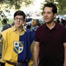 Christopher Mintz-Plasse e Paul Rudd in una scena del divertente film Role Models