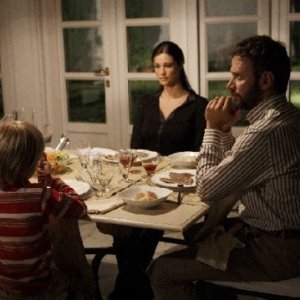 Manuela Arcuri e Paolo Romano in una scena del tv movie So che ritornerai